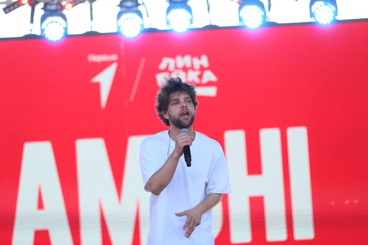 Фото Концерт AMCHI и падение дерева на опору ЛЭП: главные новости Новосибирской области за 1 сентября 2